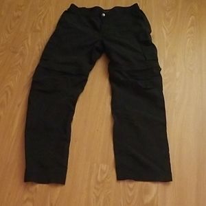Columbia Convertable Cargo Pants to Shorts